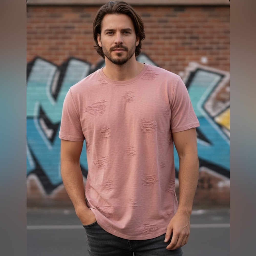 Men’s distressed Kliegou Tee Size Medium